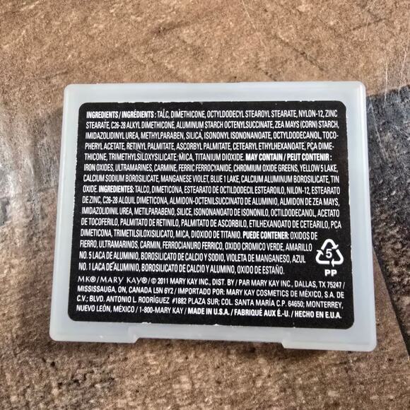 Mary Kay Mineral Eye Color Shadow - Sterling - Picture 2 of 2